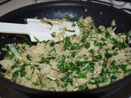 Healthy Spinach Artichoke Dip: LittleCajunGirl.com
