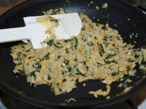 Healthy Spinach Artichoke Dip: LittleCajunGirl.com
