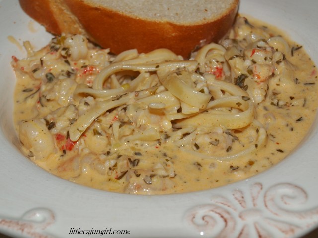 Sinfully Delicious Seafood Pasta: LittleCajunGirl.com